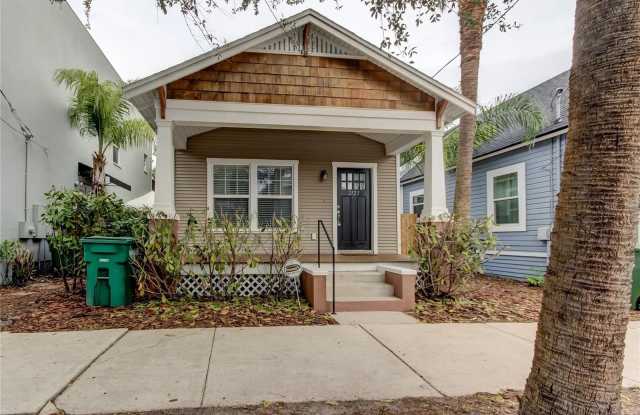 2123 W SPRUCE STREET photos photos