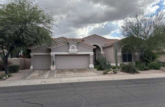 4419 E ROBIN Lane Gallery 1