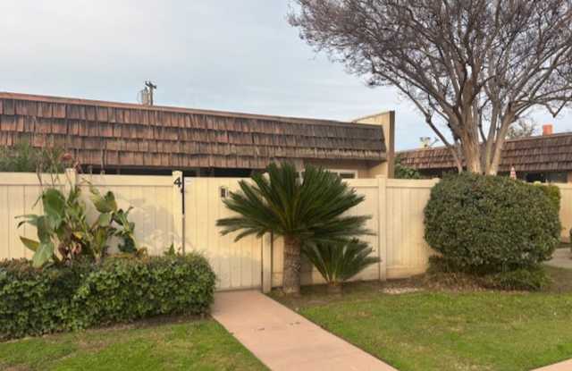 Clean 2 Bedroom / 1 Bathroom Condo Near Stockdale Hwy  Real Rd. photos photos