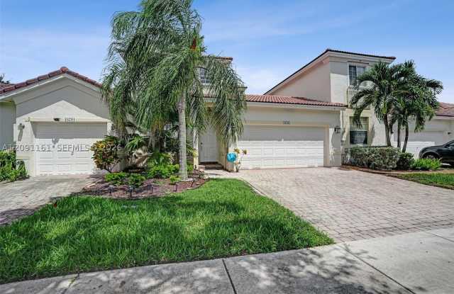 18781 SW 28th Ct Gallery 2