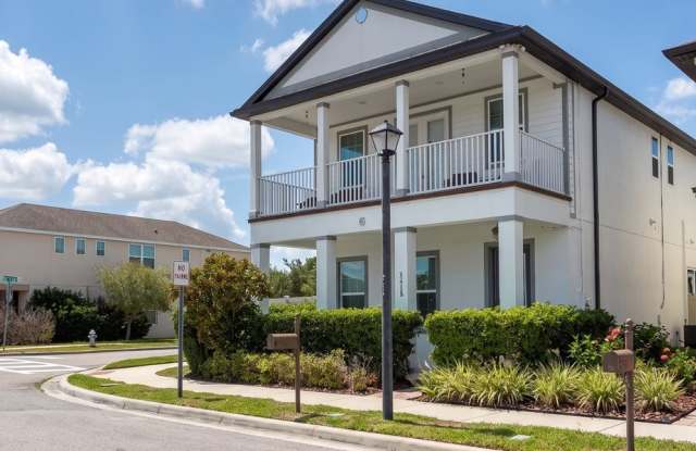 Move-In Ready Windermere Carriage House – Private Living in a Prime Location photos photos