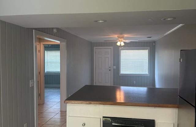 2 bed 1 bath duplex Gallery 3