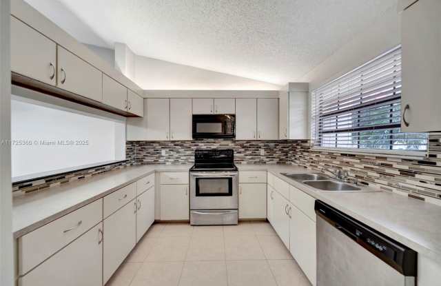 204 Congressional Way photos photos