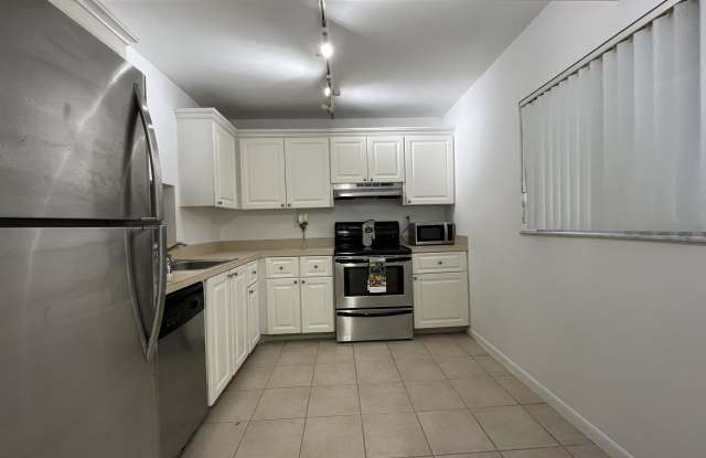 701 North Pine Island Rd #202 Gallery 4