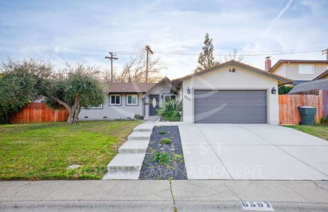 Updated 3-Bedroom Home in Foothill Farms photos photos