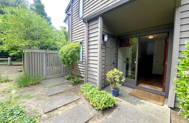 30 Willow Lane Gallery 2