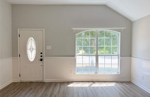9120 Newport Lane Gallery 4