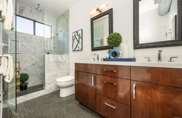 660 North Sweetzer Avenue photos photos