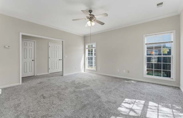 2033 Queens Ct Gallery 3