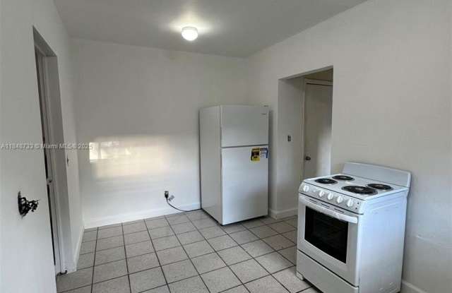 1436 NW 39th St photos photos