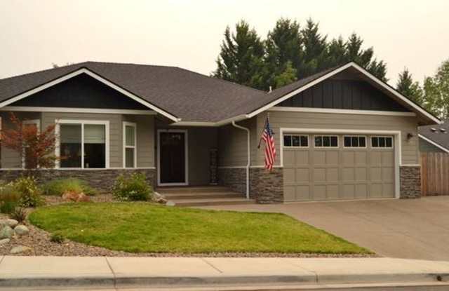 3 bed 2 bath Home for Rent in Grants Pass photos photos