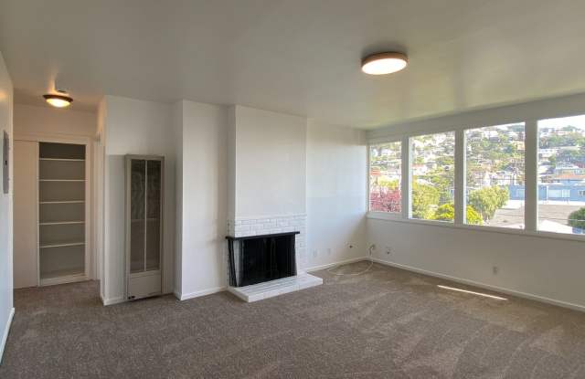1BR/1BA Charmer! BAY VIEWS and Parking! Laundry On-Site! Balcony! PROGRESSIVE photos photos