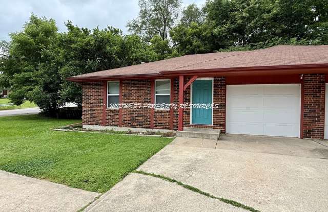Beautiful 2 Bedroom Duplex - Fresh & Clean! photos photos