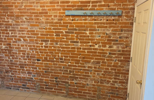 2102 Chippewa St Gallery 4