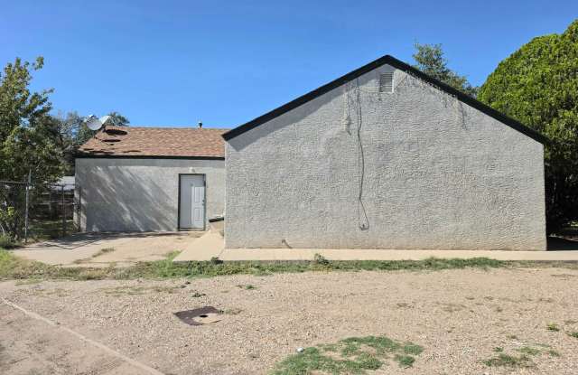 912 S Avenue B Gallery 1