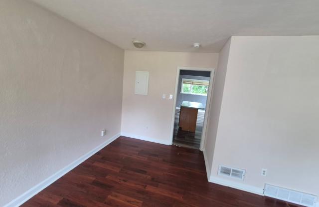 1813 Ransburg Avenue Gallery 4