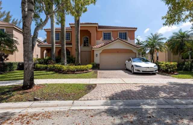 665 Nandina Dr photos photos
