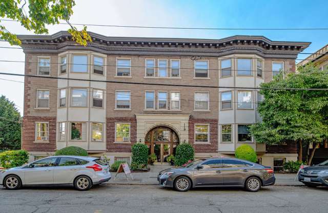 Rialto Court Apartments | MOVE-IN SPECIAL: ONE MONTH FREE RENT Gallery 2