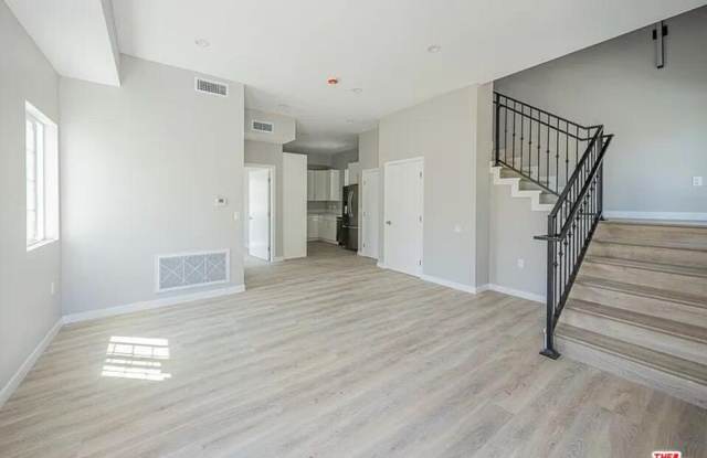 10605 Owensmouth Ave photos photos