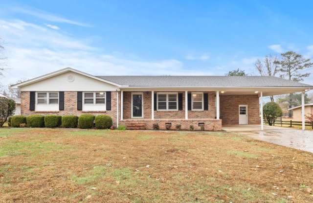 Great location near downtown Athens! Lawn Care included, new LVP flooring! Fenced yard! - 1302 Aston Street, Athens, AL 35611