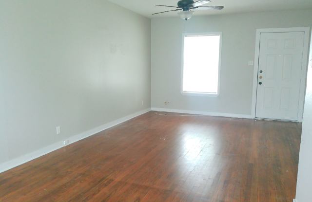 2837 Sarita - 2/Bed 1/Bath - $1295/month Gallery 4
