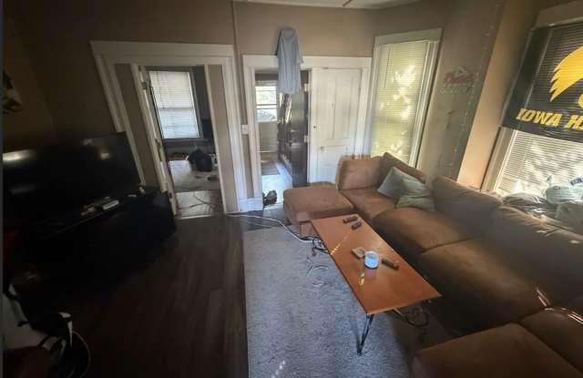 Available August 1st, 5 bedroom, 3 bathroom, Off Street Parking Included! Gallery 3