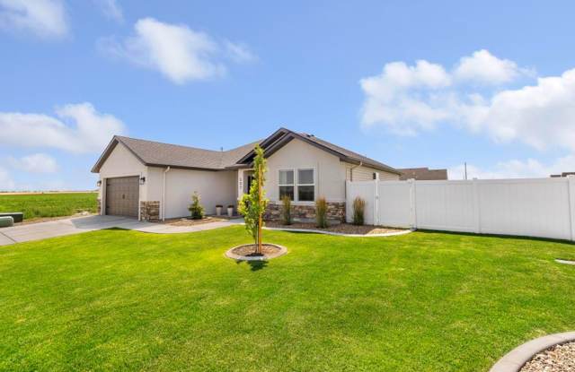 Better Than New: 4-Bed Vaulted Beauty for Rent | Twin Falls Gallery 4