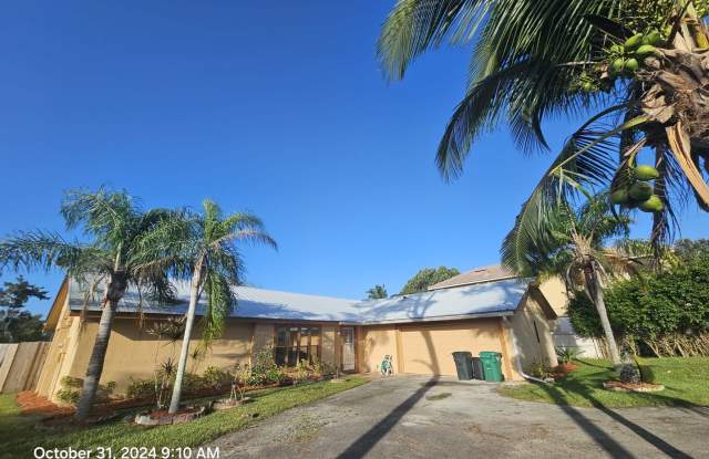 ***Unique 1/2 Acres Fenced Pool Home *** - 788 Southeast River Court, River Park, FL 34983