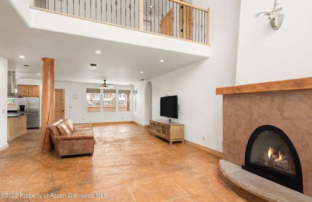 211 Juniper Court Gallery 2