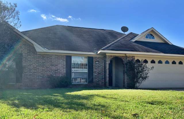 3 Bedroom 2 Bathroom --Close to BAFB! - 2214 Beauregard Place, Bossier City, LA 71112