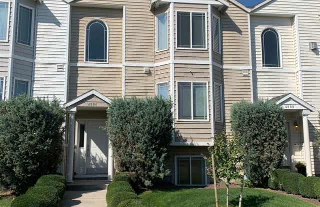 Large Three Bedroom, Three and a Half Bath Townhome in West Pasco! photos photos