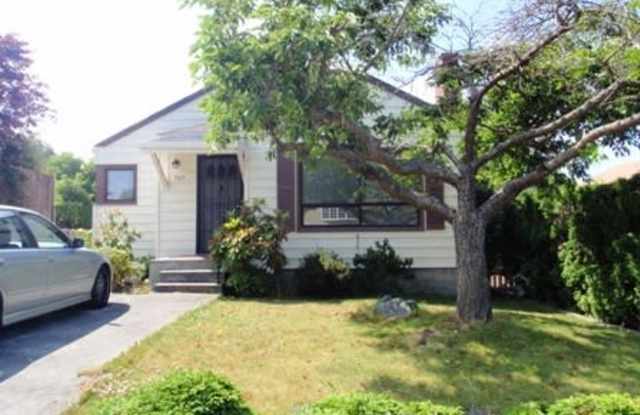 Charming Home in Seattle-Maple Leaf Area! photos photos