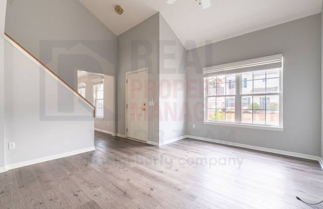 Beautifully maintained 2 Bed 2 Bath Home in Portage Lakes Gallery 3