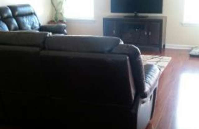 204 Lake Forest Dr Gallery 3