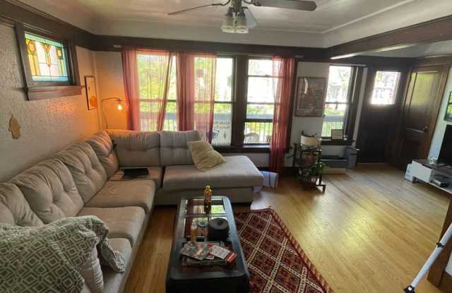 2986-88 S Clement Ave Gallery 2