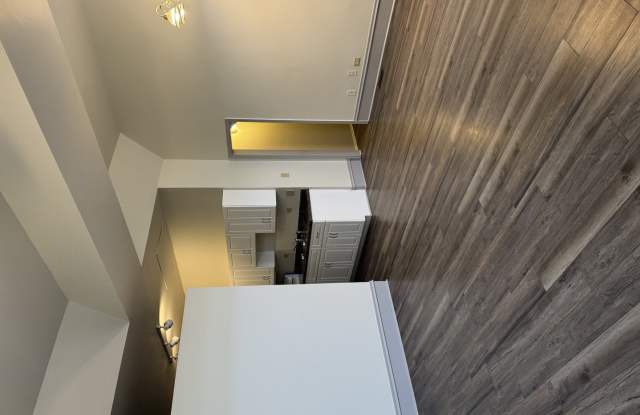 204 E Washington Street Gallery 2