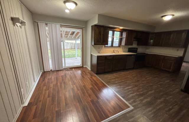 Huge 3-Level Character Home with Bonus Rooms & Rec Room Gallery 4