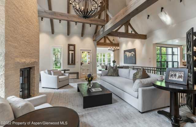 135 W Hopkins Avenue photos photos