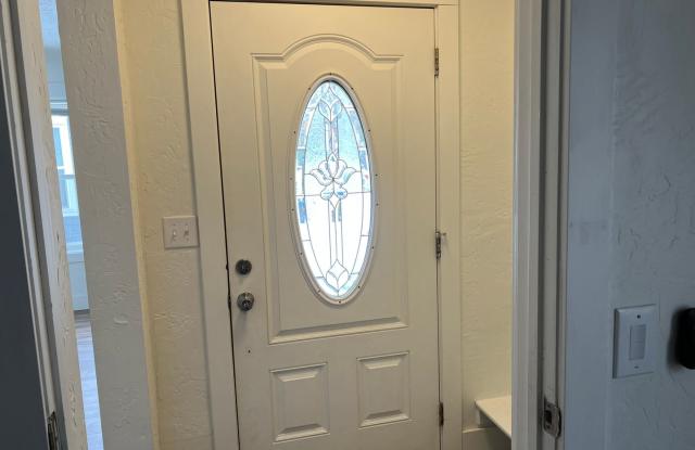 Charming 3-Bedroom, 2-Bathroom Home Near Downtown! *New Photos coming soon* Gallery 4