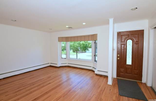 241 Martin Dr Gallery 2
