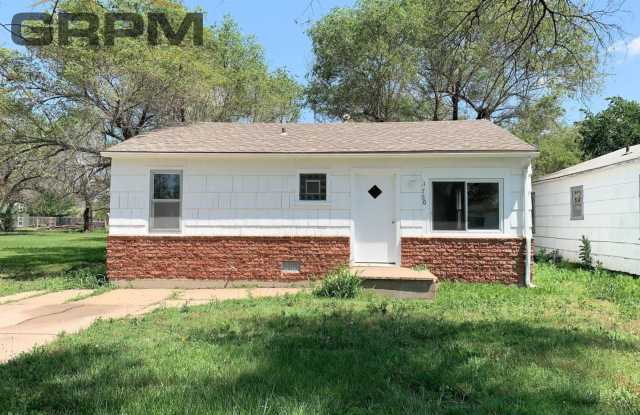 Cozy 2 bedroom home - 1720 East 2nd Avenue, Hutchinson, KS 67501