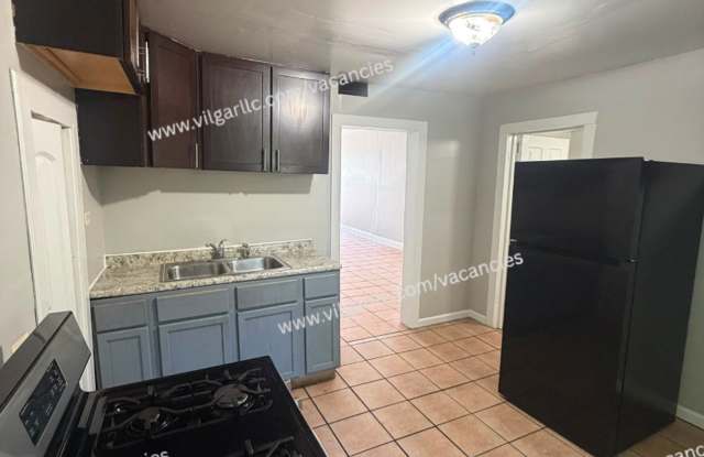 2 bedrooms, 1 Bath Home Gallery 4