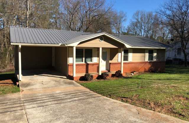 3 bedroom/2 bath home - 615 Alexandria Road Southwest, Jacksonville, AL 36265
