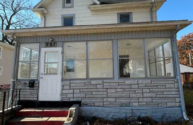 3 bedroom, 1.5 bathroom home for rent in Waterloo, IA! photos photos