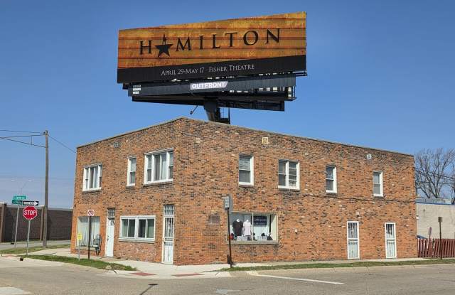 22006 N Chrysler Drive unit: 4 photos photos