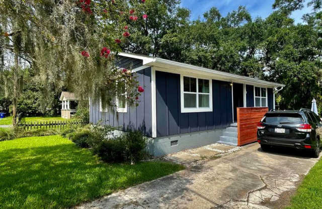 Newly Renovated Home West of the Ashley Gallery 1