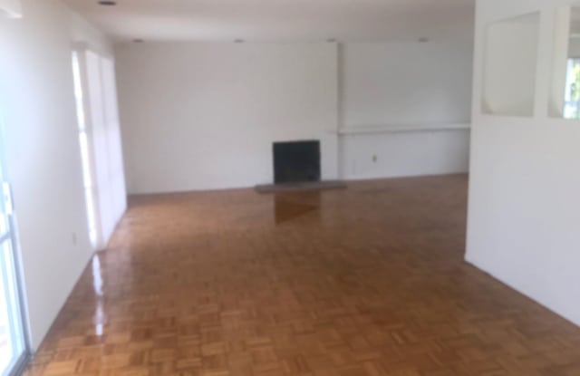 4303 Pavlov Ave. Gallery 3