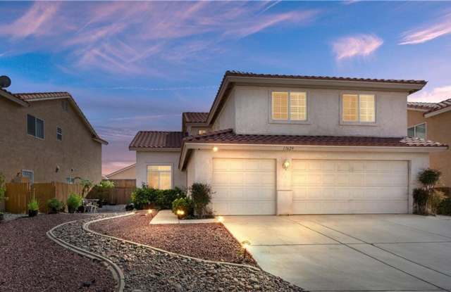 Charming 6 bedroom | 3 Bathroom Gallery 1
