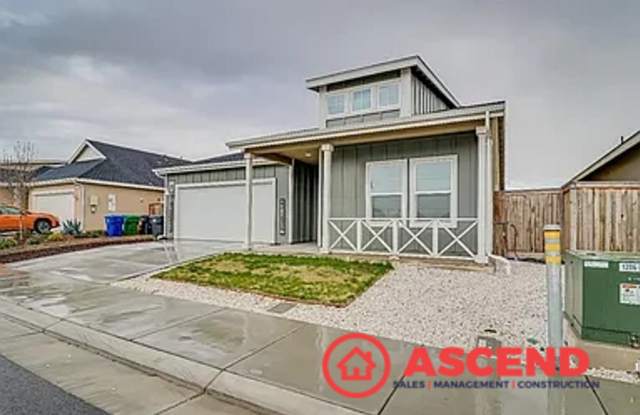Phenomenal Home In Gossamer Grove! - 9709 Crystal Falls Lane, Shafter, CA 93263