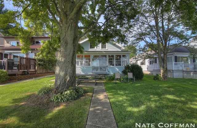 Lakefront 4 bed 2 bath home photos photos